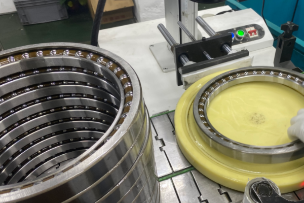 角接觸球軸承萬能配對精度能保證嗎？